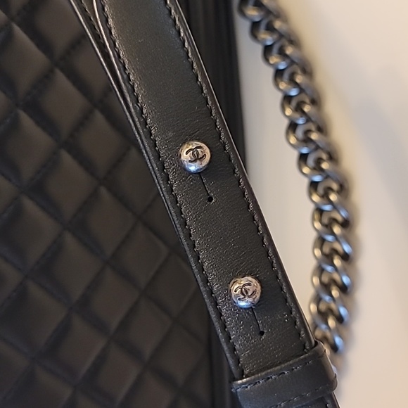 Chanel Boy Bag - Picture 4 of 16